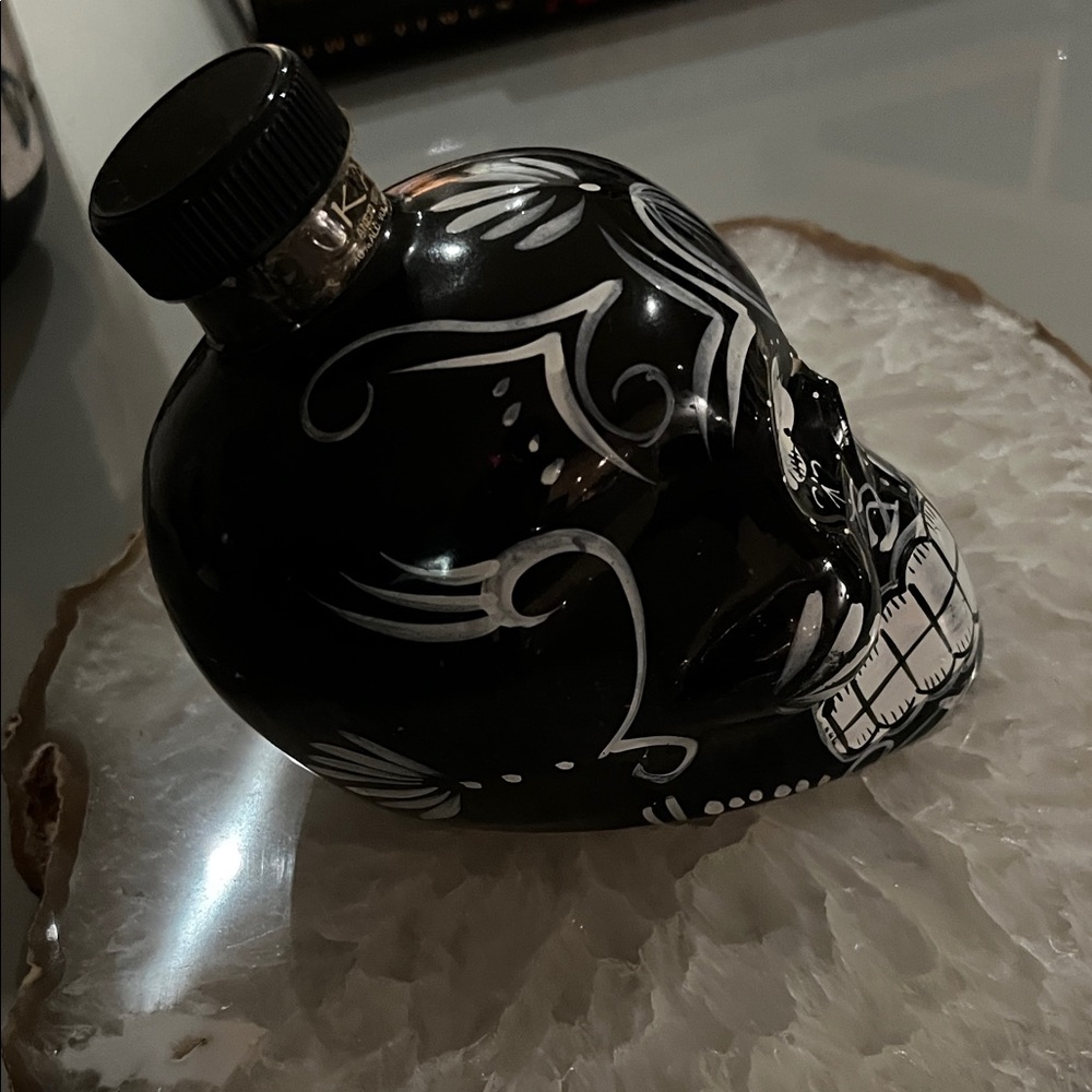 VTG KAH Tequila Hand Painted Ceramic Skull Bottle Day of the Dead Black White - Picture 3 of 7